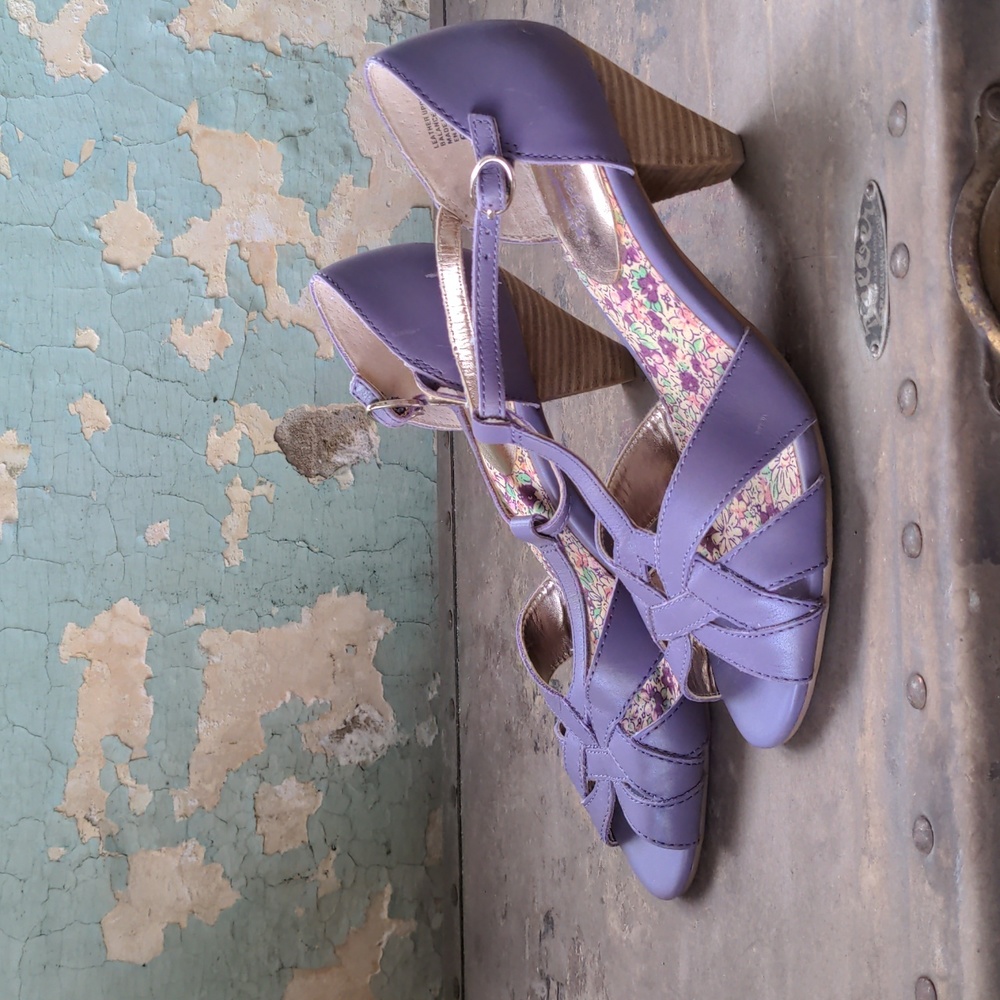 Seychelles retro style purple leather t strap heels